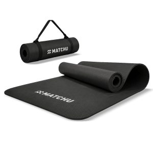 Tapis de fitness noir avec sangle de transport pour l’enrouler, le ranger et le transporter facilement